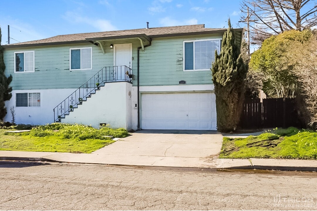 331 San Marino Ave in Vallejo, CA - Building Photo