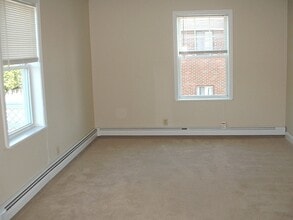 101 Waltham St, Unit 302 in Watertown, MA - Building Photo - Building Photo