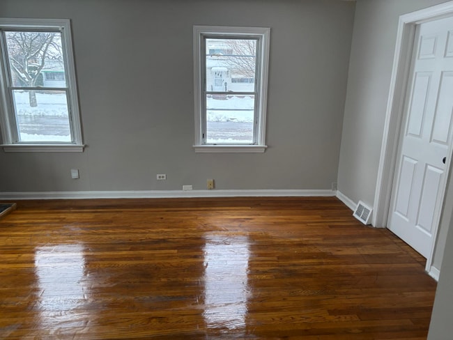 5717 Archmere Ave in Cleveland, OH - Foto de edificio - Building Photo