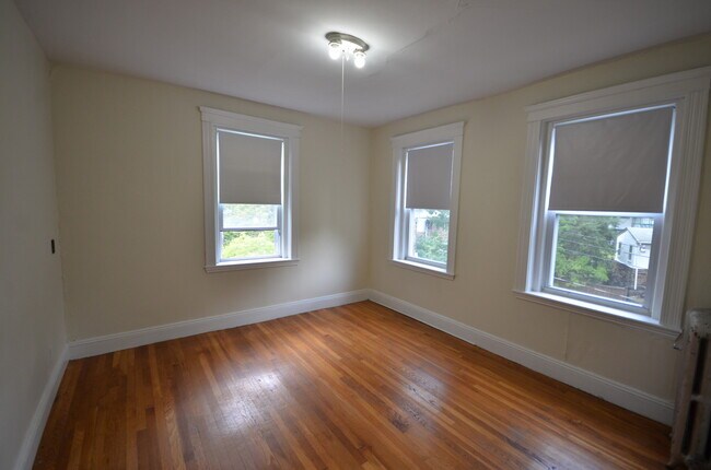 9A Egremont Rd, Unit 12 in Boston, MA - Building Photo - Building Photo