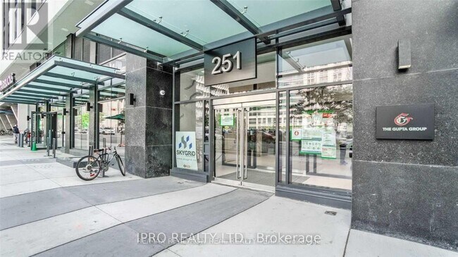 251-251 Jarvis St in Toronto, ON - Building Photo - Building Photo
