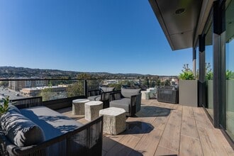 Revery in Burlingame, CA - Foto de edificio - Building Photo