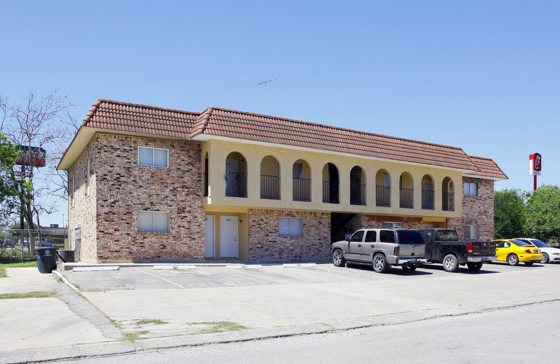 1040 Linde Ave in New Braunfels, TX - Building Photo