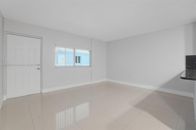 1986 Biarritz Dr in Miami Beach, FL - Building Photo - Building Photo