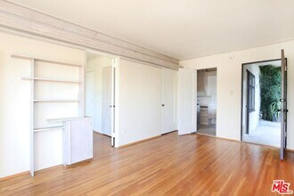 1830 1/4 Lucile Ave in Los Angeles, CA - Building Photo - Building Photo