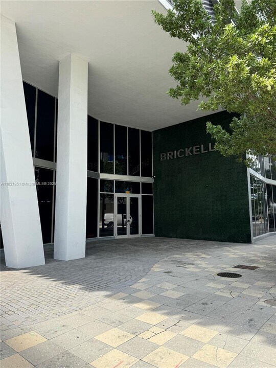 1010 SW 2nd Ave, Unit PH06 in Miami, FL - Foto de edificio
