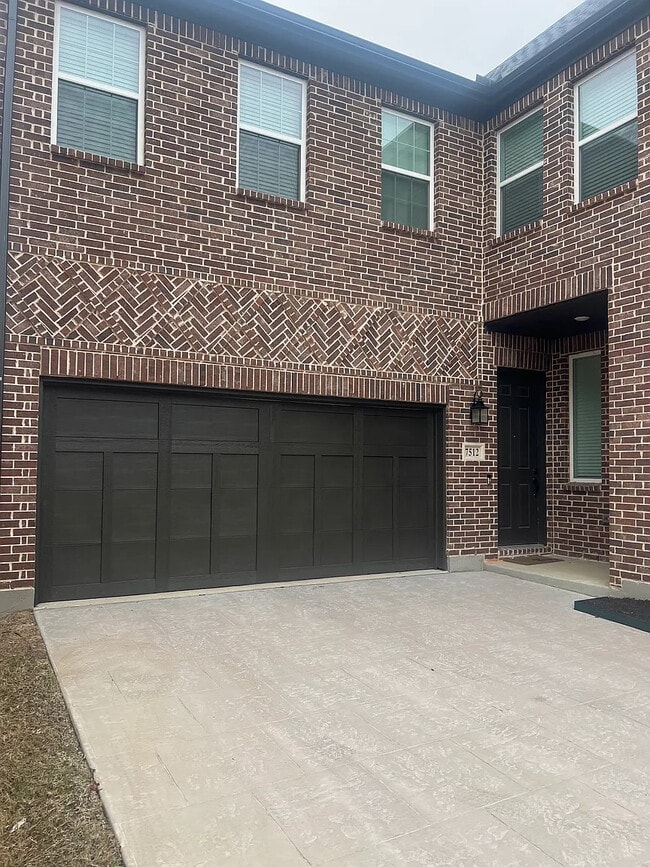 Room in House on Jones Dr in North Richland Hills, TX - Foto de edificio - Building Photo
