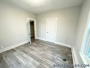 8-10 oakland St., Unit 1 in Boston, MA - Foto de edificio - Building Photo