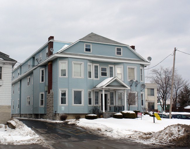 1056 Genesee St W in Syracuse, NY - Building Photo - Building Photo