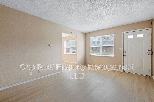 701 Linwood Dr in Harrisonville, MO - Building Photo - Building Photo