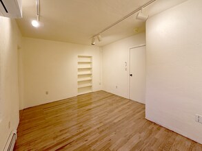 721 W Manhattan Ave, Unit A in Santa Fe, NM - Foto de edificio - Building Photo