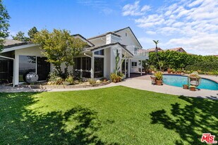 2673 Cordelia Rd in Los Angeles, CA - Building Photo