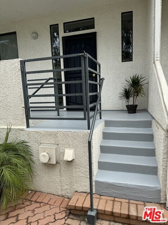 1749 12th St in Santa Monica, CA - Building Photo