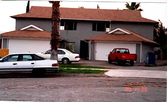 300-306 W Berkeley Ct in Colton, CA - Building Photo