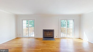 5739 Oakshore Ct in Burke, VA - Building Photo - Building Photo