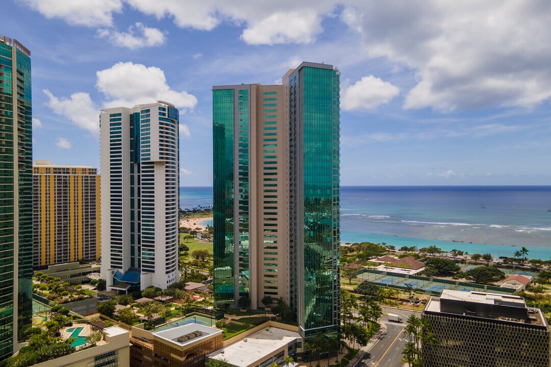 Hokua in Honolulu, HI - Building Photo