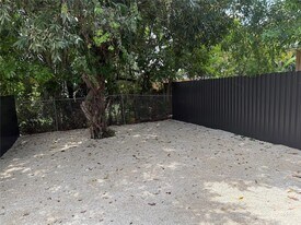 2830 NW 15th Ct, Unit B in Fort Lauderdale, FL - Building Photo