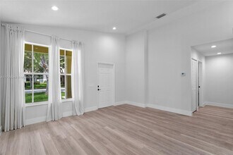 824 Sand Creek Cir in Weston, FL - Building Photo - Building Photo