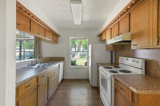 217 Lazy Ln in Conroe, TX - Building Photo - Building Photo