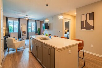 777 E Stella Ln, Unit SI ID1263052P in Phoenix, AZ - Foto de edificio - Building Photo