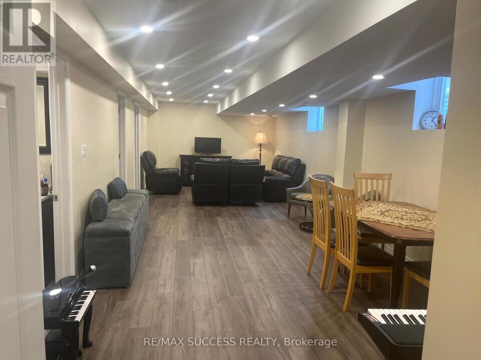 3962 Burdette Terrace in Mississauga, ON - Building Photo