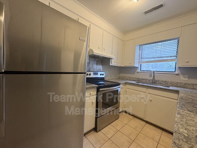 121 Canvasback Dr in Summerville, SC - Foto de edificio - Building Photo