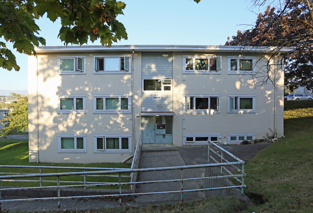 2122 Cassiar St in Vancouver, BC - Building Photo