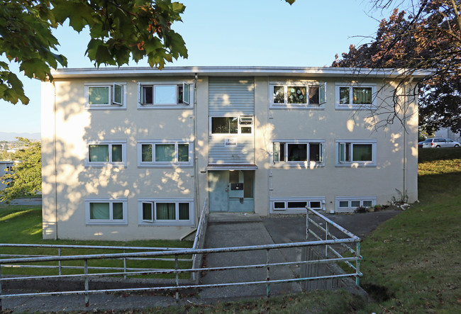 2122 Cassiar St