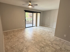 291 E Mel Ave, Unit 310 in Palm Springs, CA - Building Photo - Building Photo