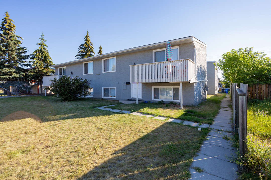 4604 73 St NW in Calgary, AB - Building Photo