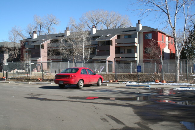 Fairways Apartments in Boulder, CO - Building Photo - Building Photo