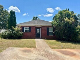500 Dove Way in Social Circle, GA - Building Photo