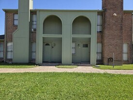 11549 S Kirkwood Rd in Stafford, TX - Building Photo
