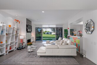 120 Eastlake Dr in Palm Springs, CA - Building Photo - Building Photo