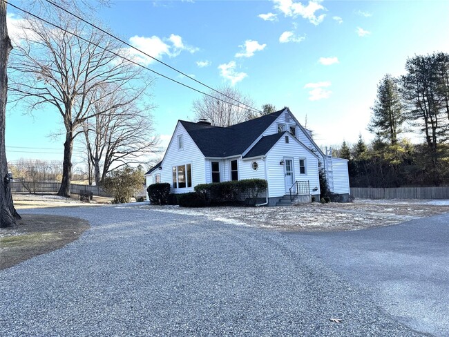 256 June Rd in North Salem, NY - Building Photo - Building Photo