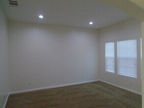 5715 Quebec Ave in Bakersfield, CA - Building Photo - Building Photo