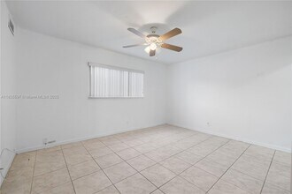 2912 NW 55th Ave in Lauderhill, FL - Building Photo - Building Photo