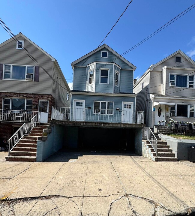 property at 30 E 49th St