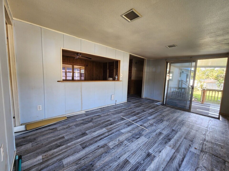 2220 SE 172nd Terrace in Silver Springs, FL - Building Photo