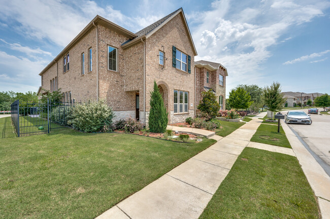 3115 Ivy Hill Ln