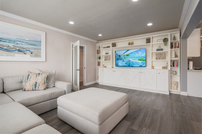 4009 Centralia St in Lakewood, CA - Foto de edificio - Building Photo