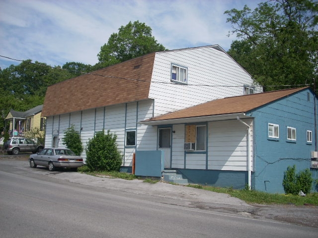 1030ThorntonAveApts in Princeton, WV - Building Photo