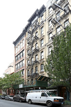 142 Sullivan St in New York, NY - Foto de edificio - Building Photo