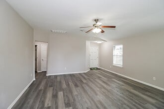 223 Legends of Hutto Tr in Hutto, TX - Foto de edificio - Building Photo