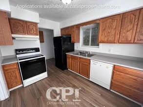 1016 16th Ave in Longview, WA - Building Photo - Building Photo