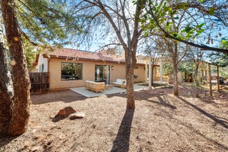 115 Canyon Diablo Rd in Sedona, AZ - Foto de edificio - Building Photo