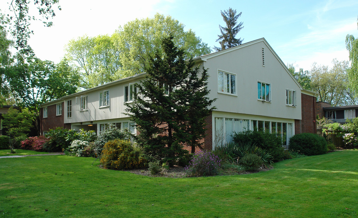 1050 SW Madison Ave in Corvallis, OR - Building Photo