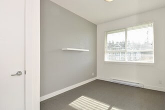 16398 64 Ave in Surrey, BC - Building Photo - Building Photo