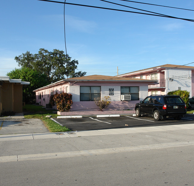 2020 NE 162nd St in Miami, FL - Building Photo - Building Photo