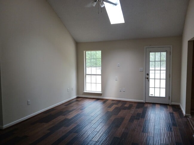 732 Gateway Dr in Bonaire, GA - Building Photo - Building Photo
